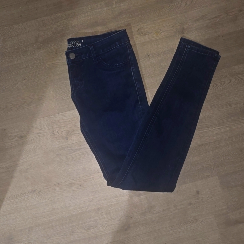 MissMe plain dark denim size 26 skinny jeans. No rips.